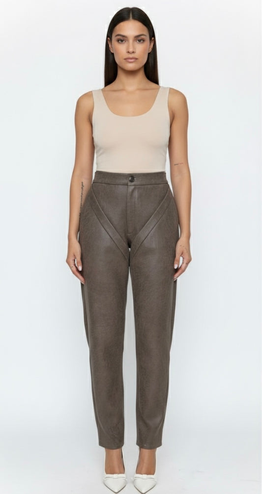 Pantalón de Cuerina Gastada